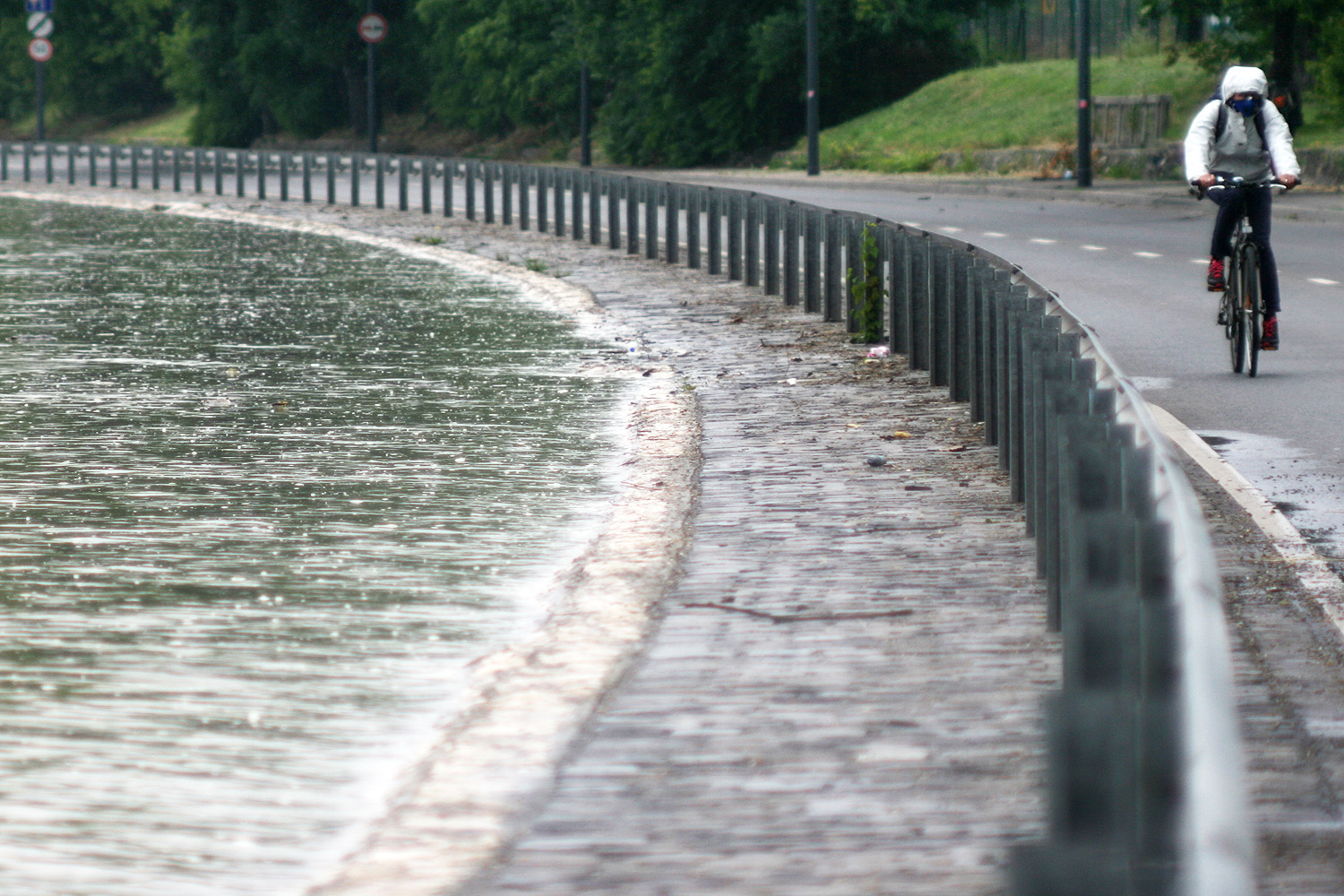 Illustration for article titled Javában homokzsákolnak Budapesten is — a Cink képriportja