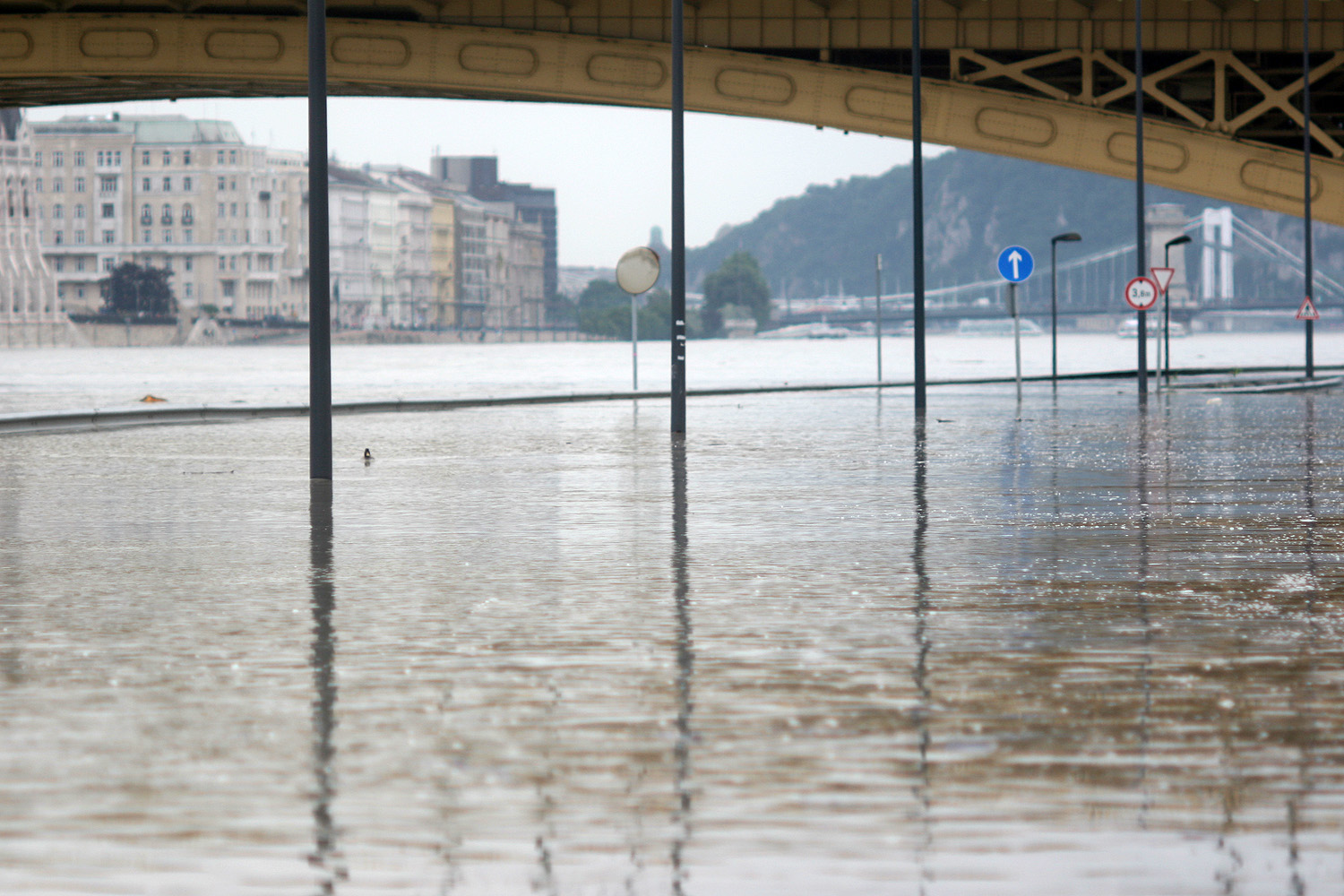 Illustration for article titled Javában homokzsákolnak Budapesten is — a Cink képriportja