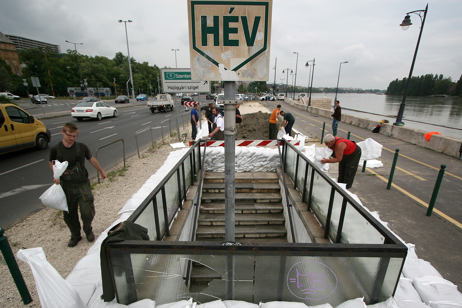 Illustration for article titled Javában homokzsákolnak Budapesten is — a Cink képriportja
