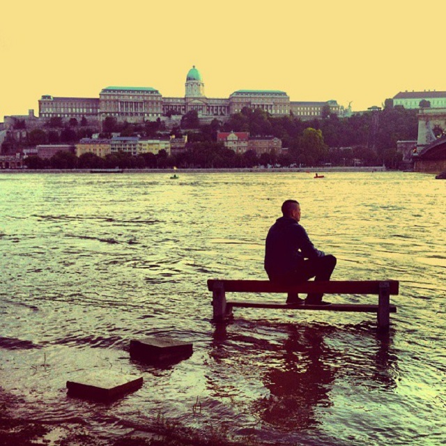 Illustration for article titled Hipszterfotók a Nagy Magyar Árvízről