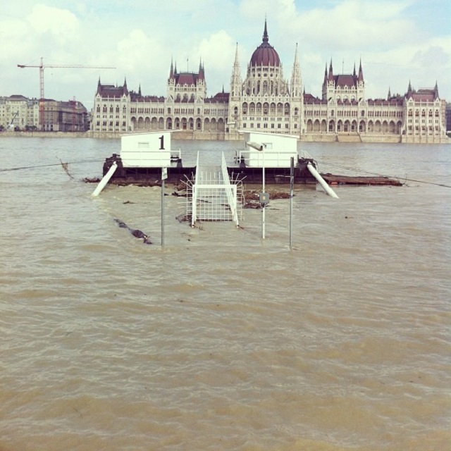 Illustration for article titled Hipszterfotók a Nagy Magyar Árvízről