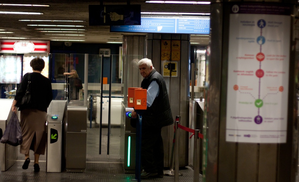Illustration for article titled Mától teszteli a BKK a metró új beléptetőkapuit