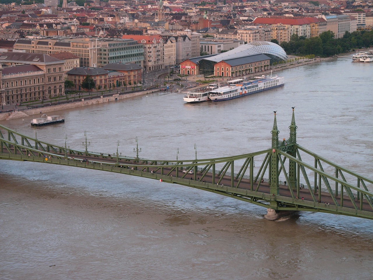 Illustration for article titled Árvízi naplemente a Gellért-hegyről (szombat)