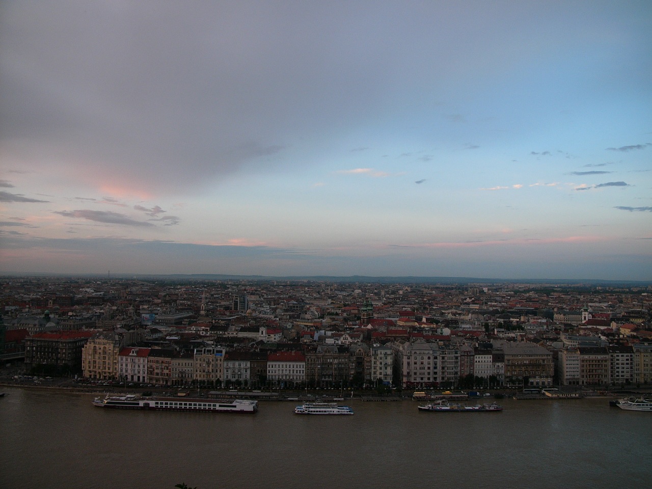 Illustration for article titled Árvízi naplemente a Gellért-hegyről (szombat)