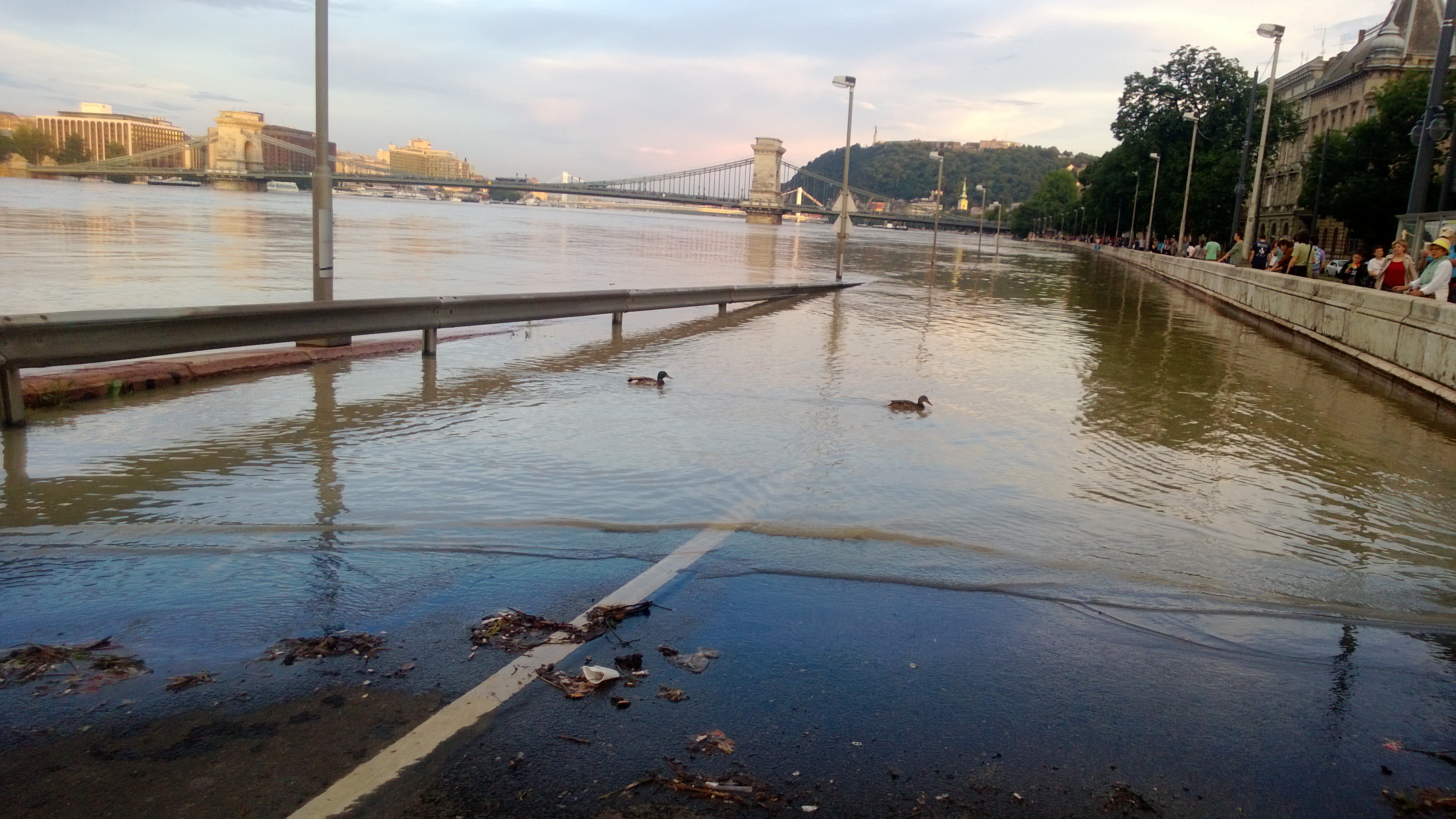 Ma este tetőzik az árvíz Budapesten