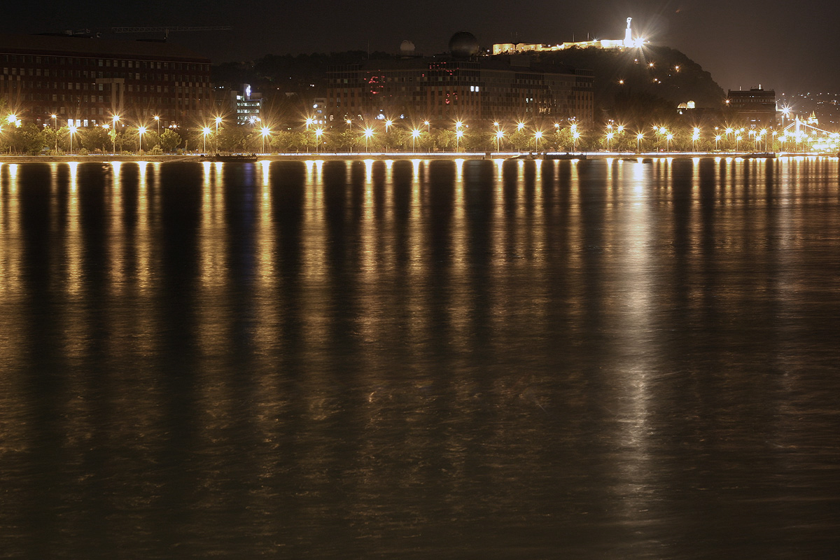 Illustration for article titled Így tetőzött a Duna Budapestnél