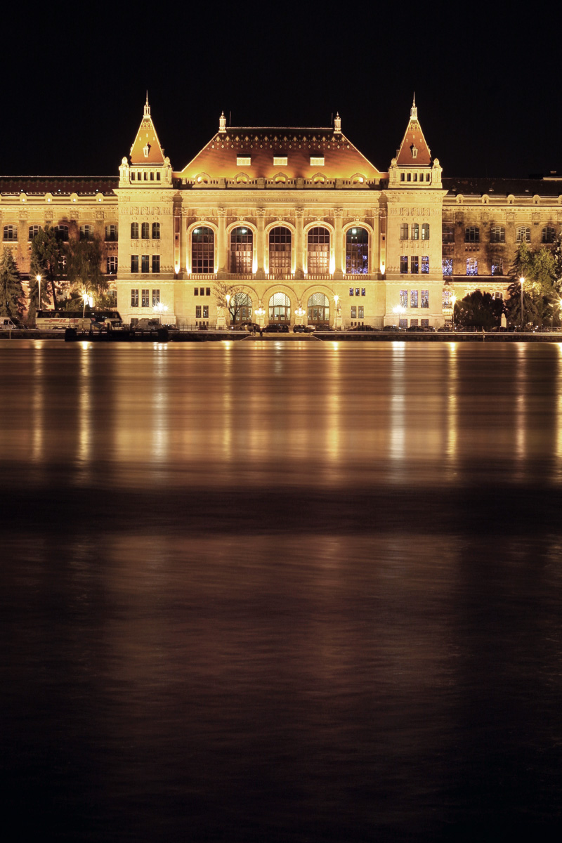 Illustration for article titled Így tetőzött a Duna Budapestnél