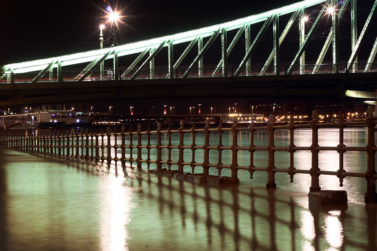 Illustration for article titled Így tetőzött a Duna Budapestnél