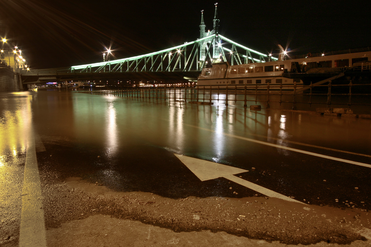 Illustration for article titled Így tetőzött a Duna Budapestnél