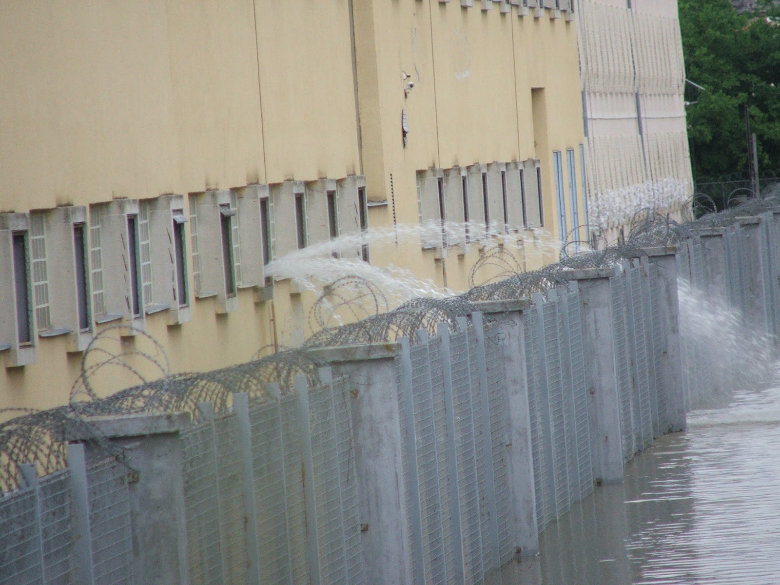 Kihugyoznak a váci börtönből?