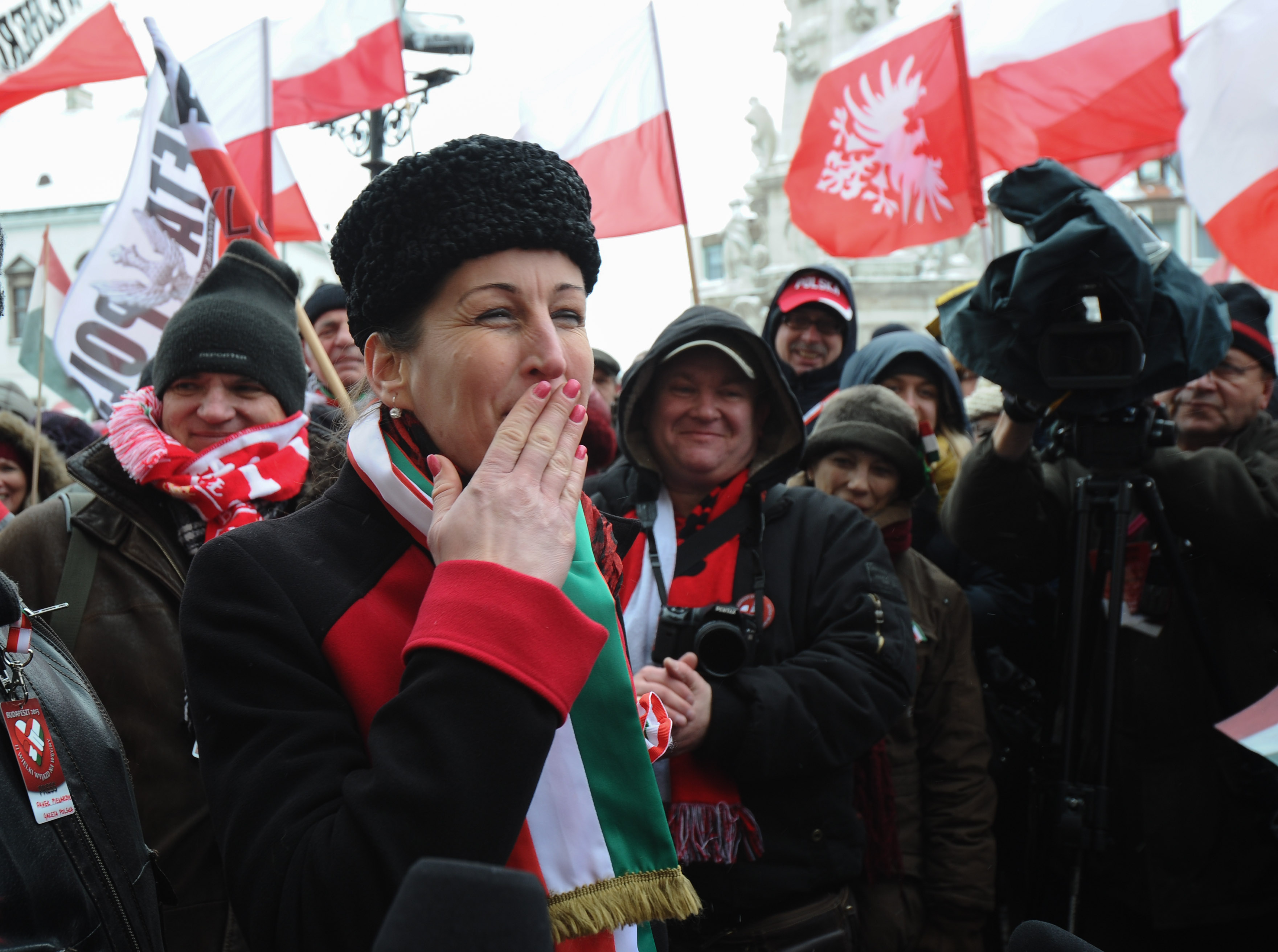 Illustration for article titled Több tízmilliót adott kapott Gipsz Jakab, Piros Arany és Hát Izsák, mert fideszesek