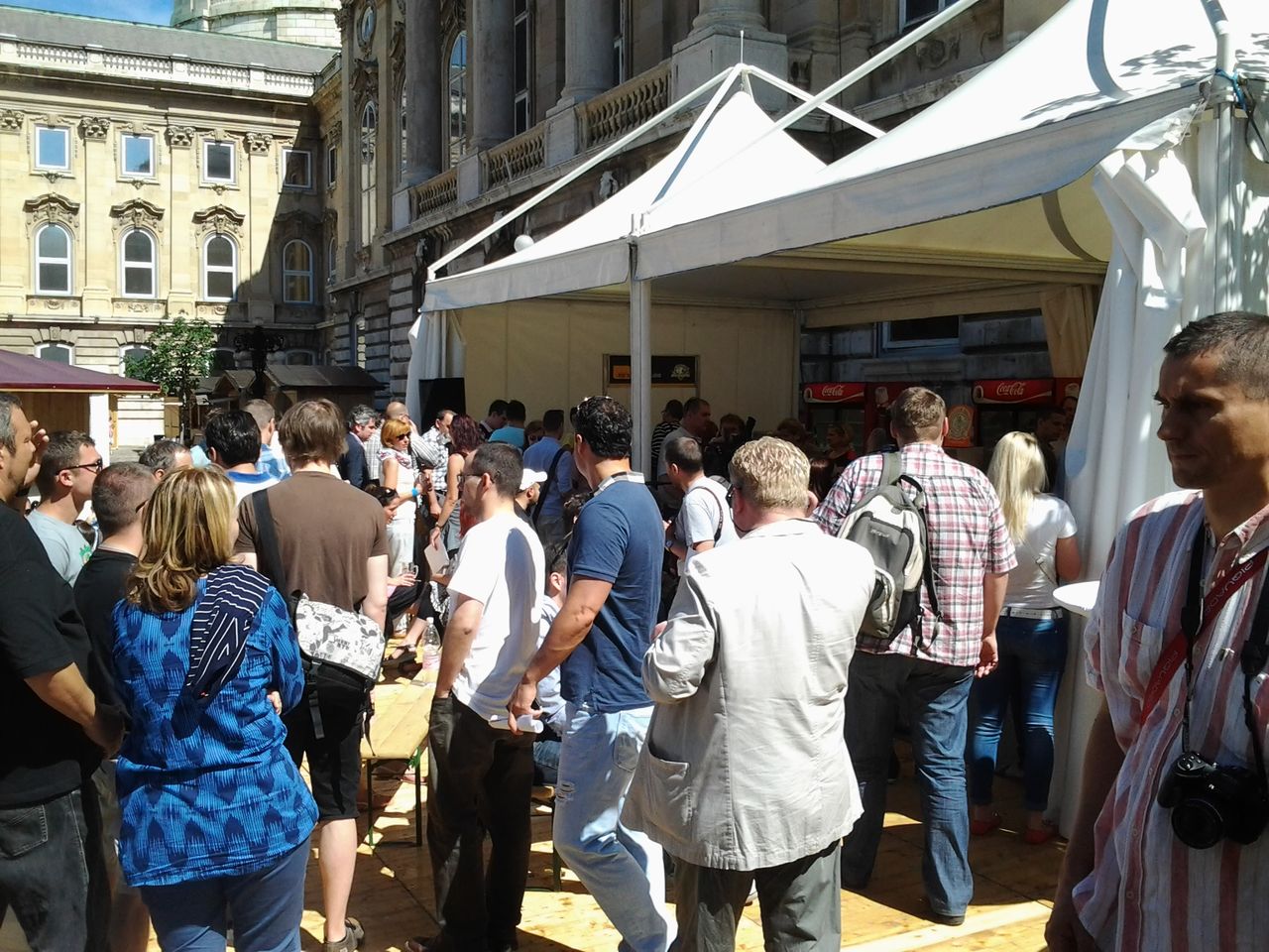 Ez a tömeg már a Budavári Sörfeszt? Nem, még csak a sajtóeseménye