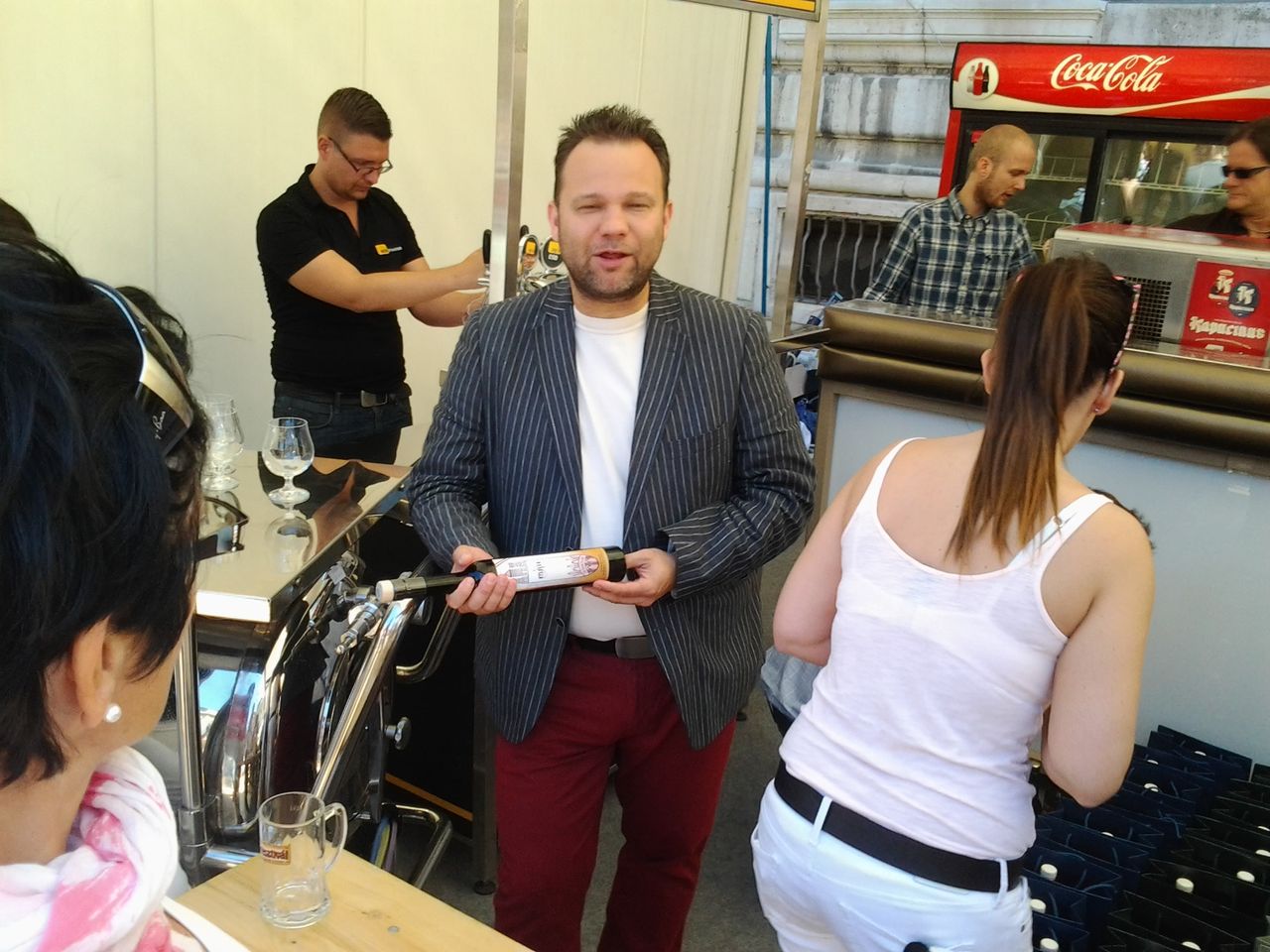 Illustration for article titled Ez a tömeg már a Budavári Sörfeszt? Nem, még csak a sajtóeseménye