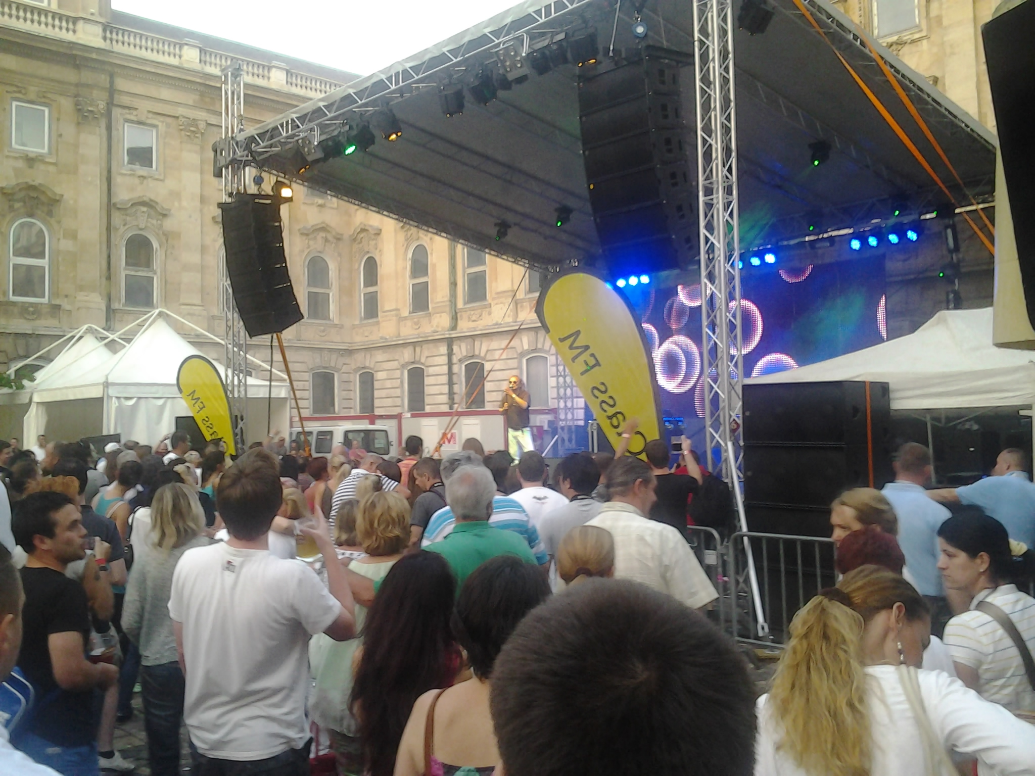 Budavári Sörfesztivál: ahol Charlie a Fekete Seregről playbackelt