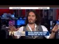 Russell Brand élő adásban alázta meg a 3 legügyetlenebb műsorvezetőt