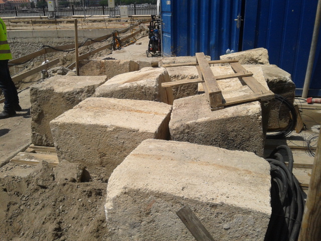 Illustration for article titled Már csak órái vannak hátra a Kossuth téri Kormány-tónak