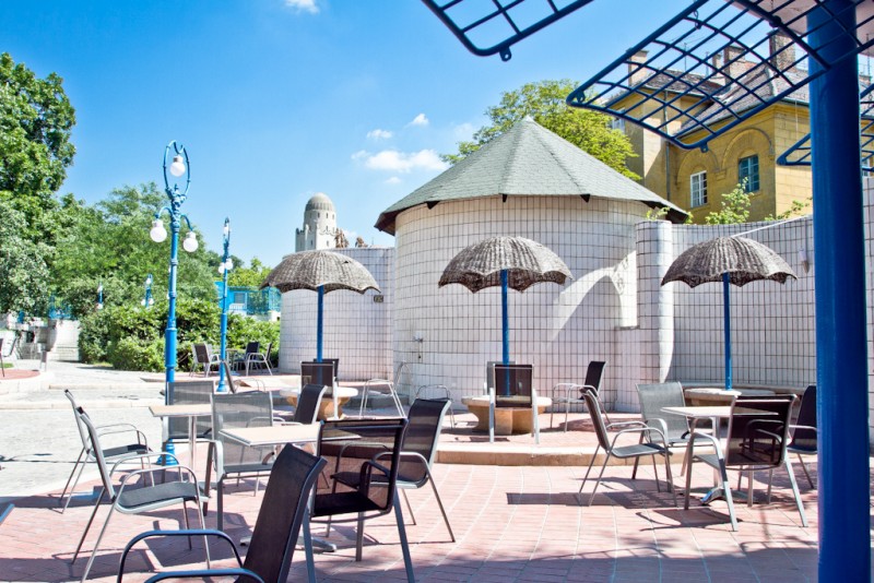 Zuhanyoztál már kocsmában?