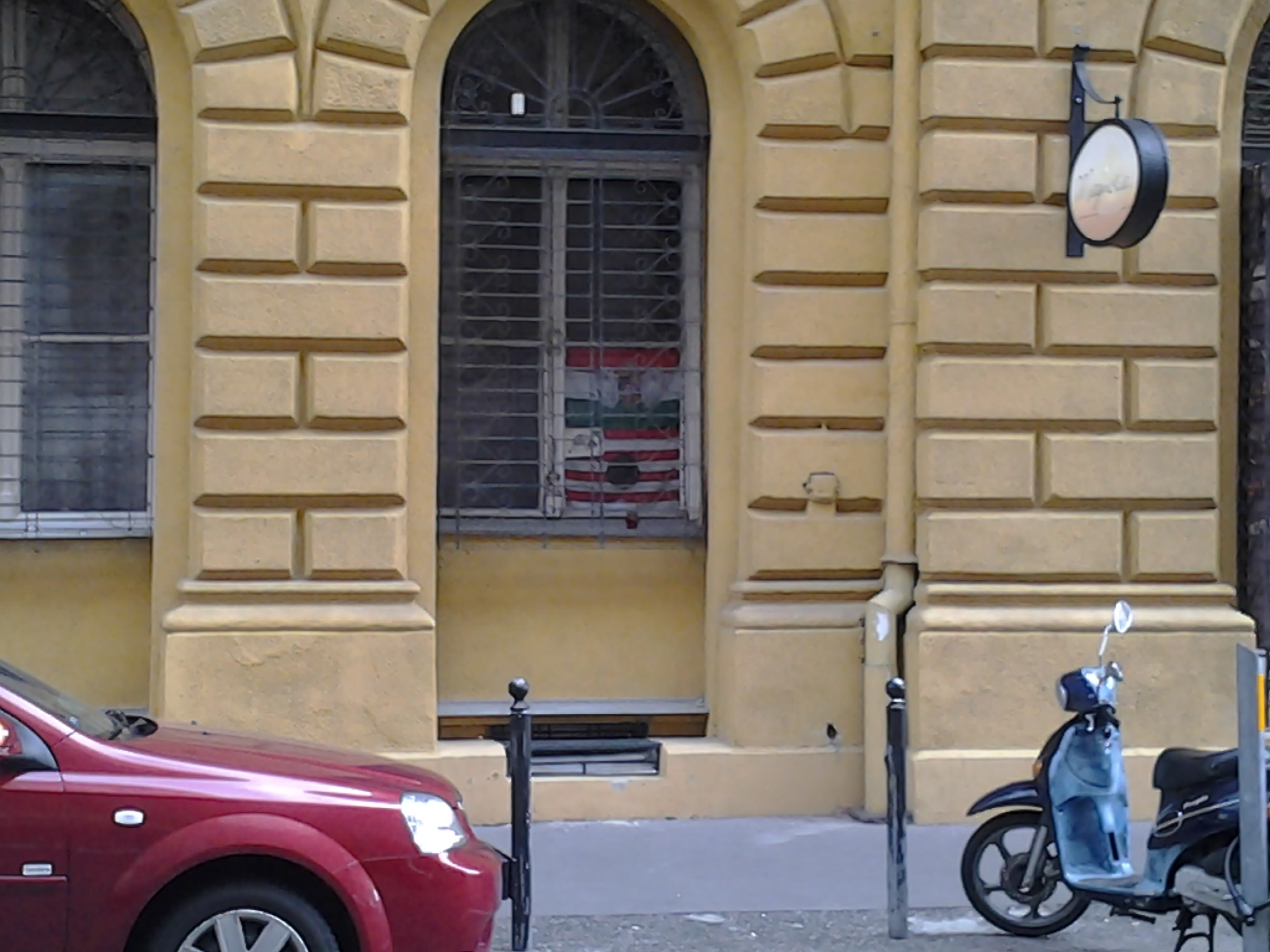 Illustration for article titled A ilyukas árpádsávos/i zászlónak vajon mi az értelme?