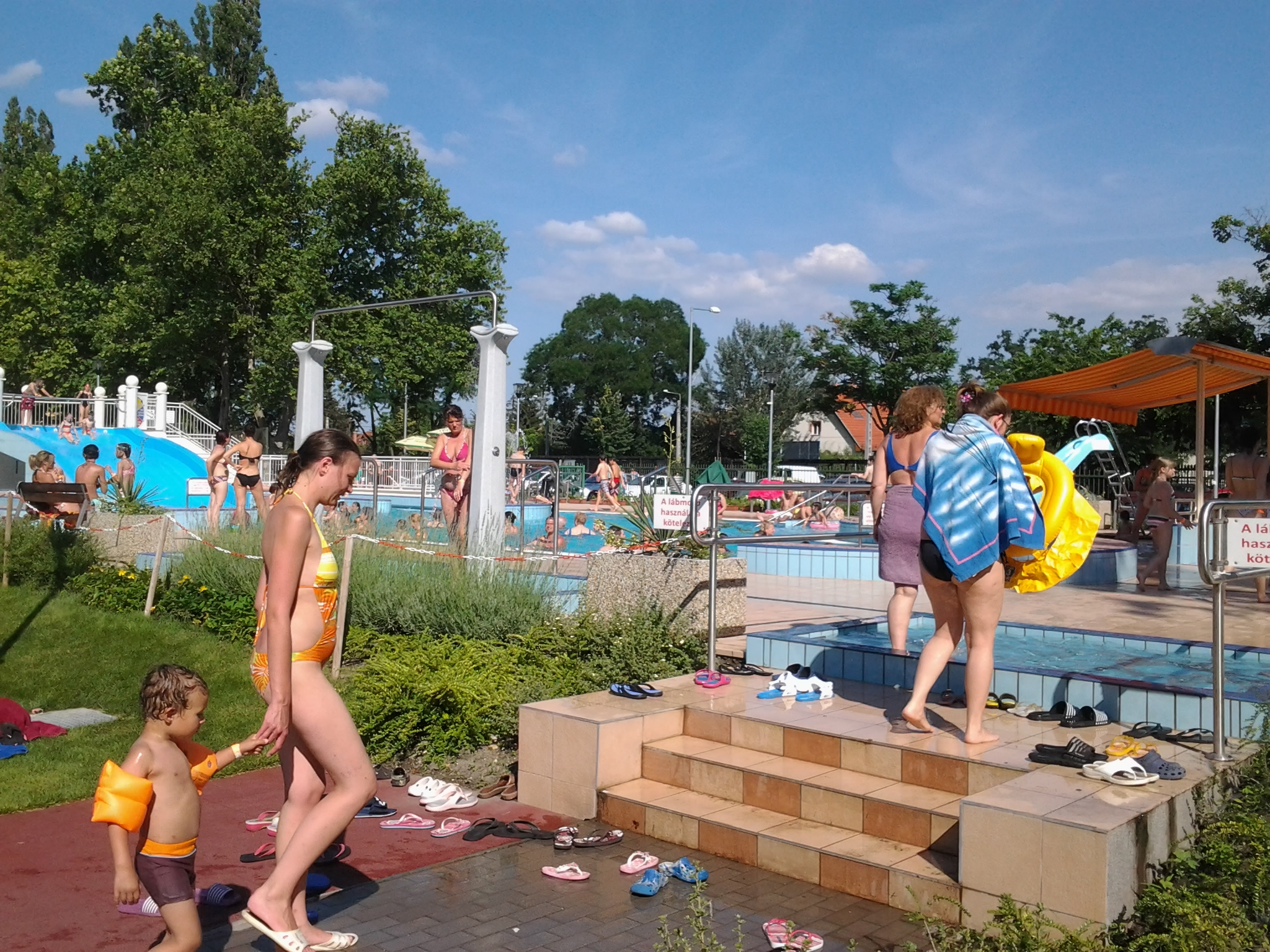 Illustration for article titled Hova menjünk strandolni gyerekekkel? Mátyásföldre!