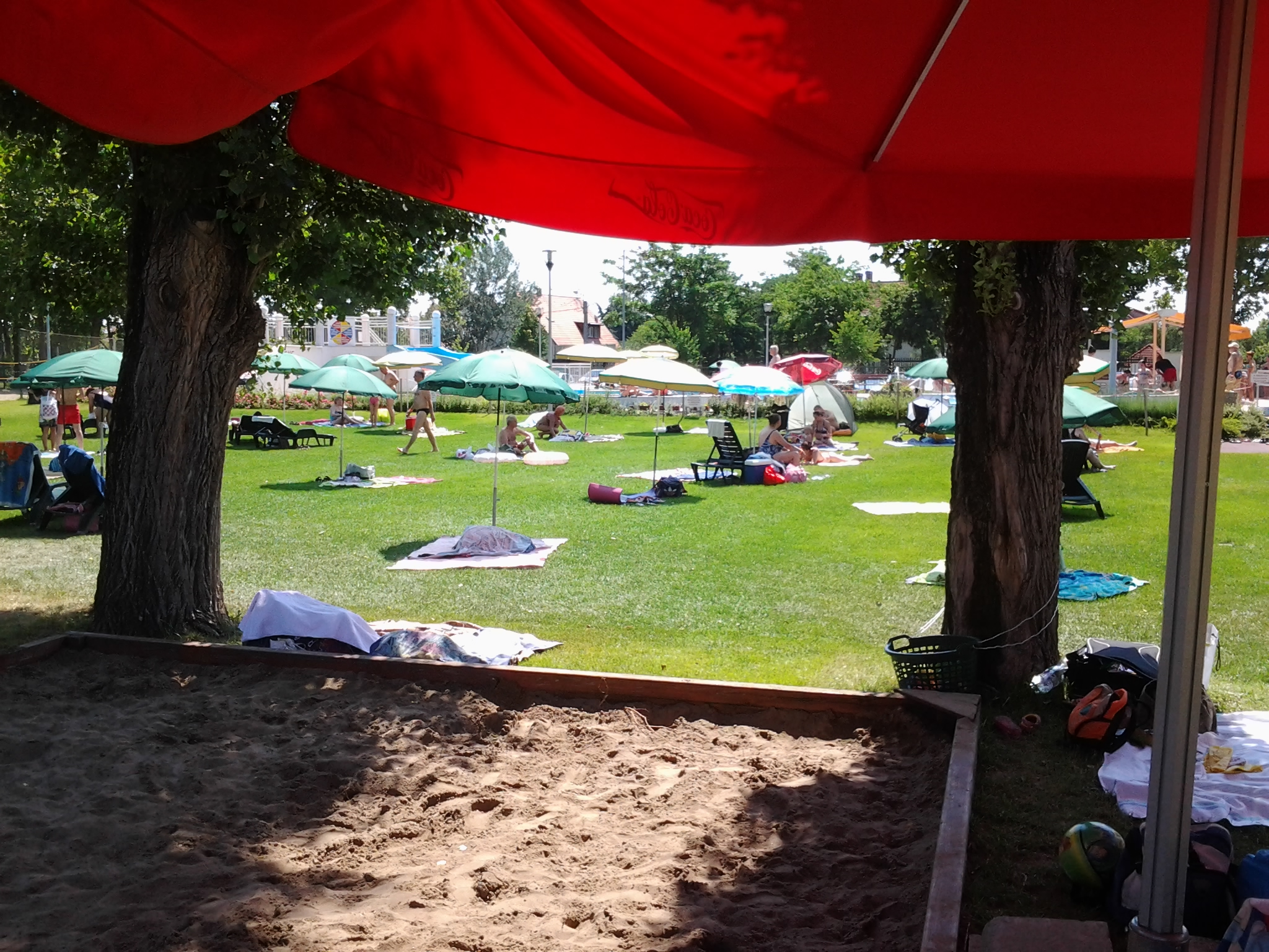 Illustration for article titled Hova menjünk strandolni gyerekekkel? Mátyásföldre!