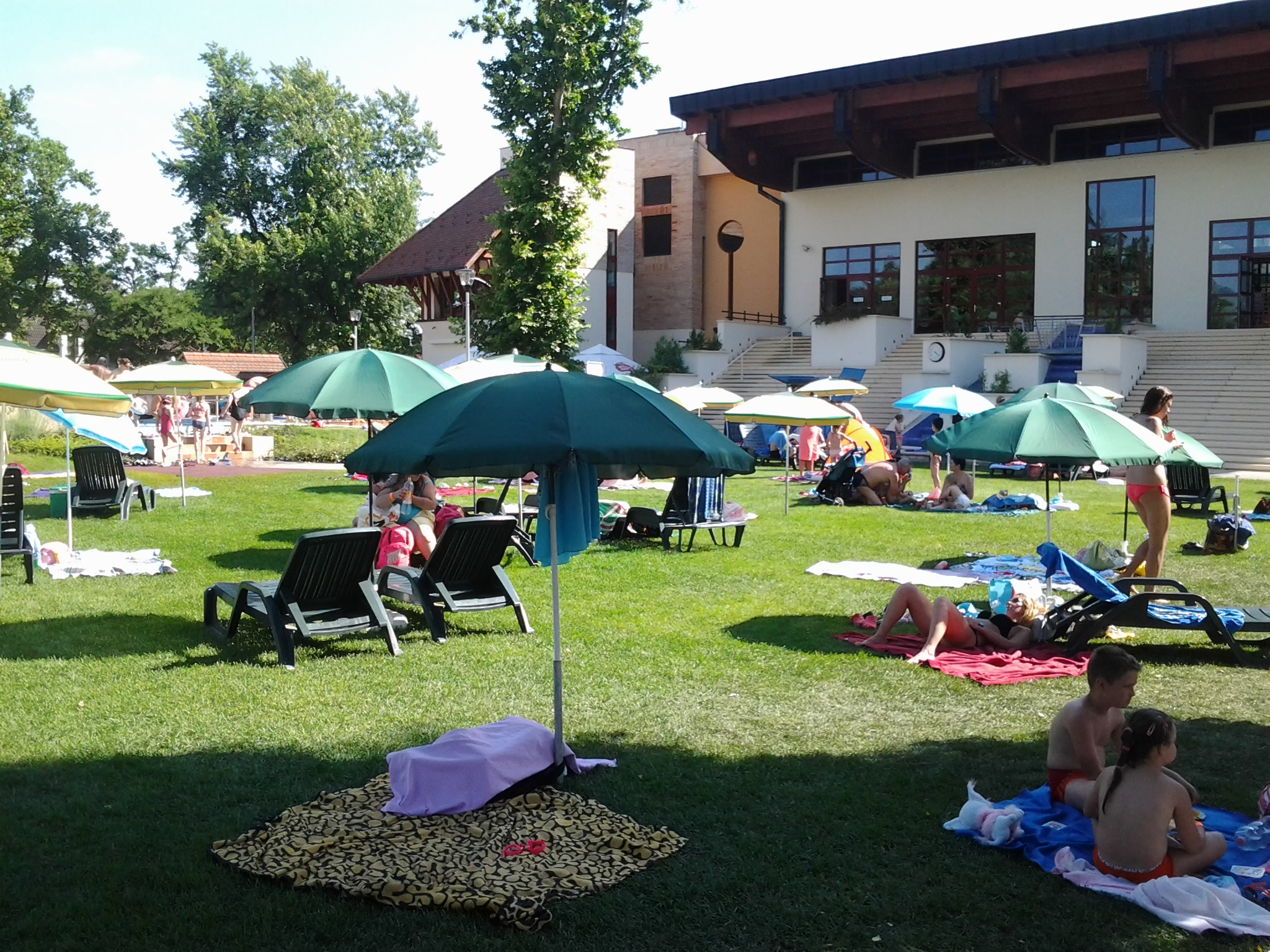 Illustration for article titled Hova menjünk strandolni gyerekekkel? Mátyásföldre!