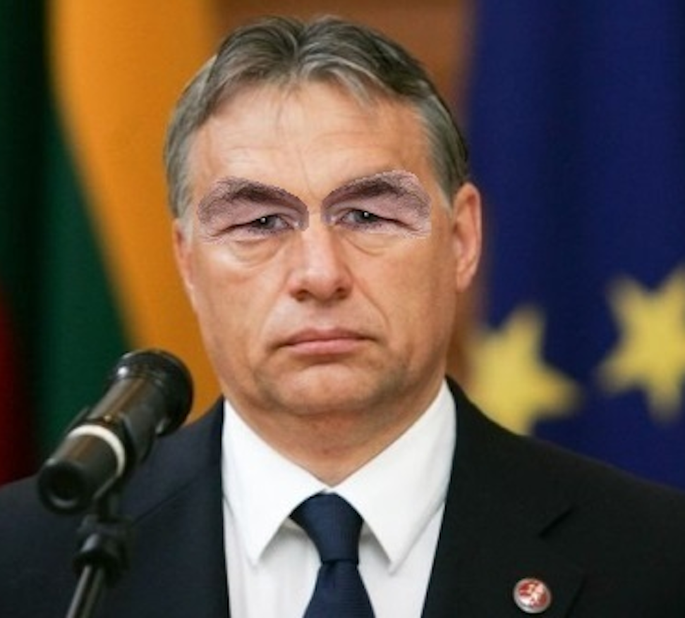 A nap hipnotikus képe: Orbán Viktor Horn Gyula szemét viseli