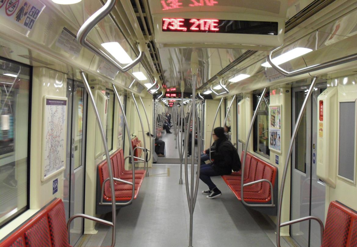 Győzött a népakarat! Lesz lengőkapaszkodó az Alstomokon