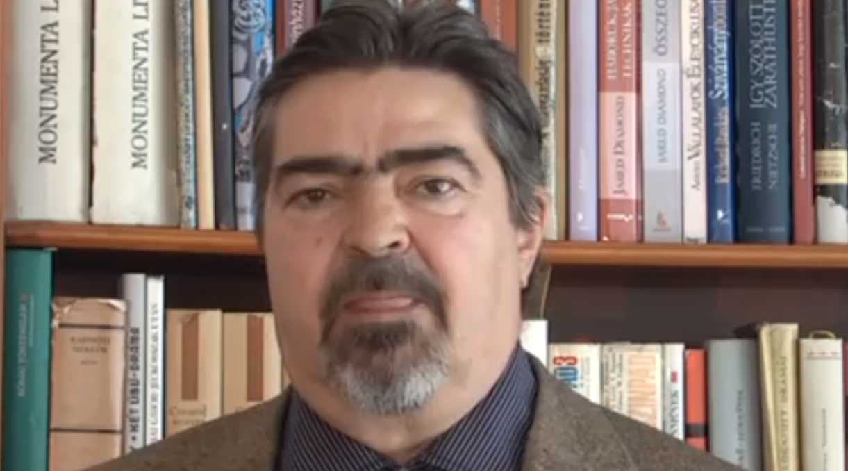 Illustration for article titled A világ legrosszabb viaszmúzeumának Szily László volt a kurátora