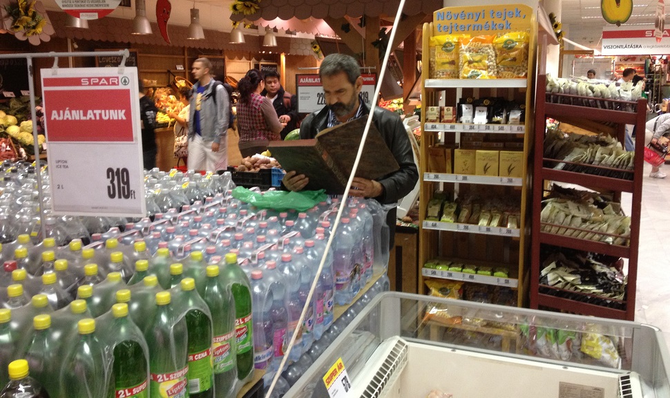 Páran lézengtek a hírhedt Sparba szervezett flashmobon