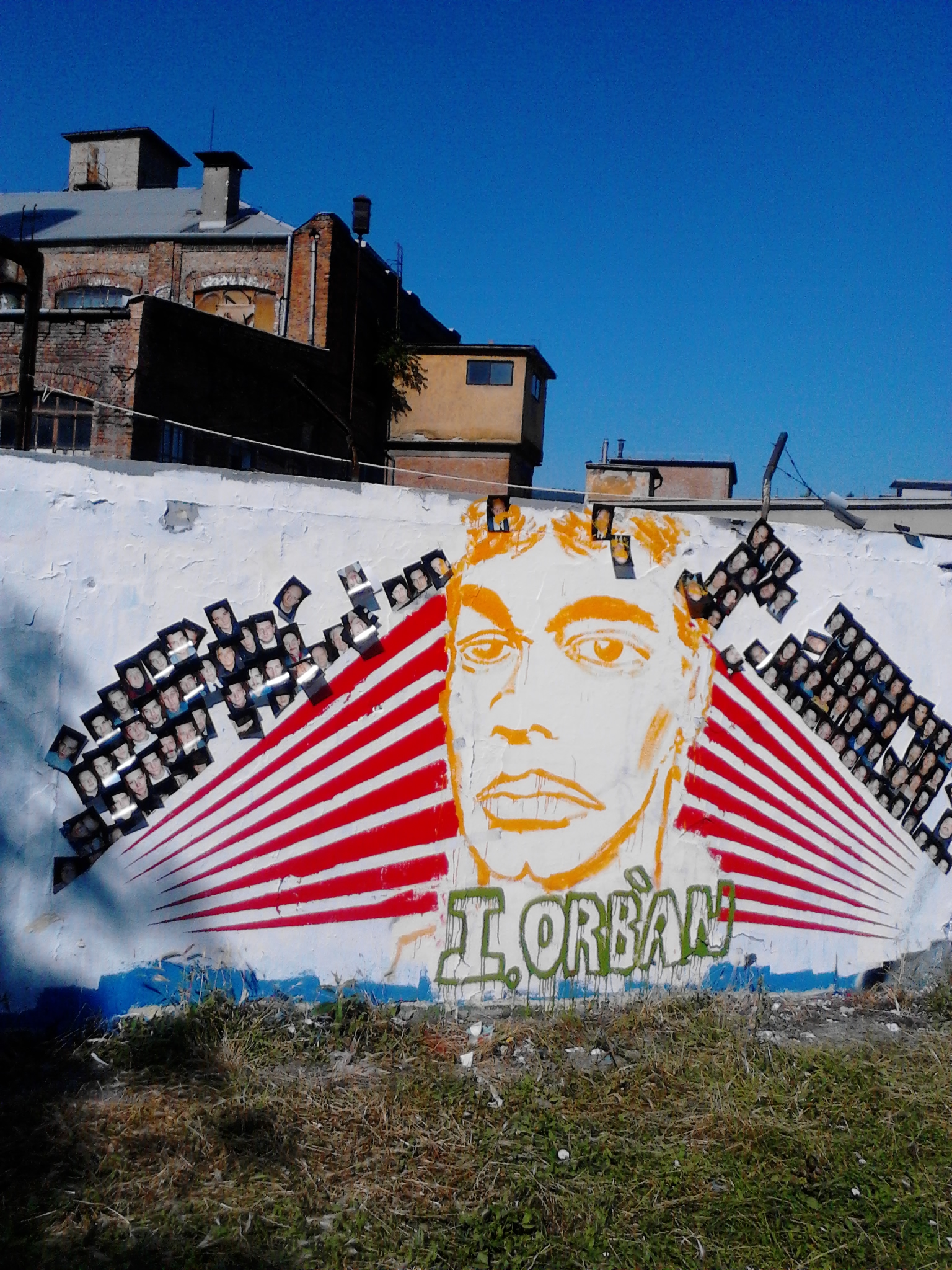 Illustration for article titled Atyaég! Mi ez az Orbán-installáció a Filatorigátnál?