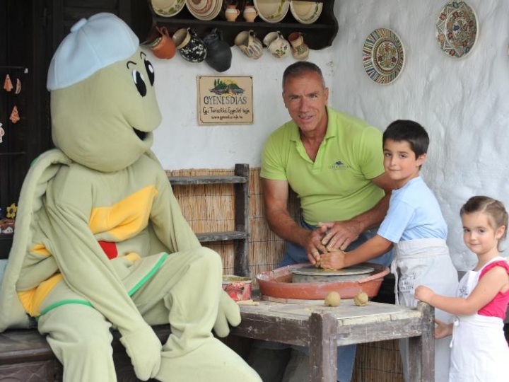 Illustration for article titled Ismeritek Bala Tonit? Los AnGyenes óta a legkeményebb cucc a Balatonon