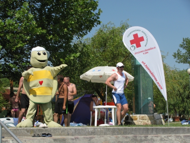 Illustration for article titled Ismeritek Bala Tonit? Los AnGyenes óta a legkeményebb cucc a Balatonon