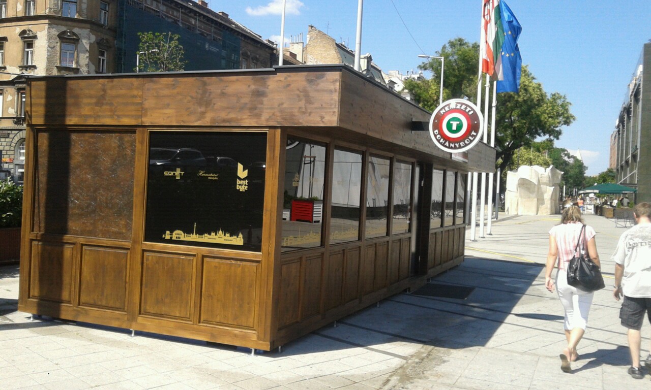 A Westend előtti putritrafikban jártam