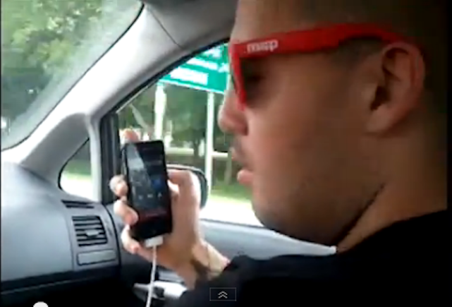 Itt a világ első MSZP-s napszemüvegben előadott reppergyalázkodása