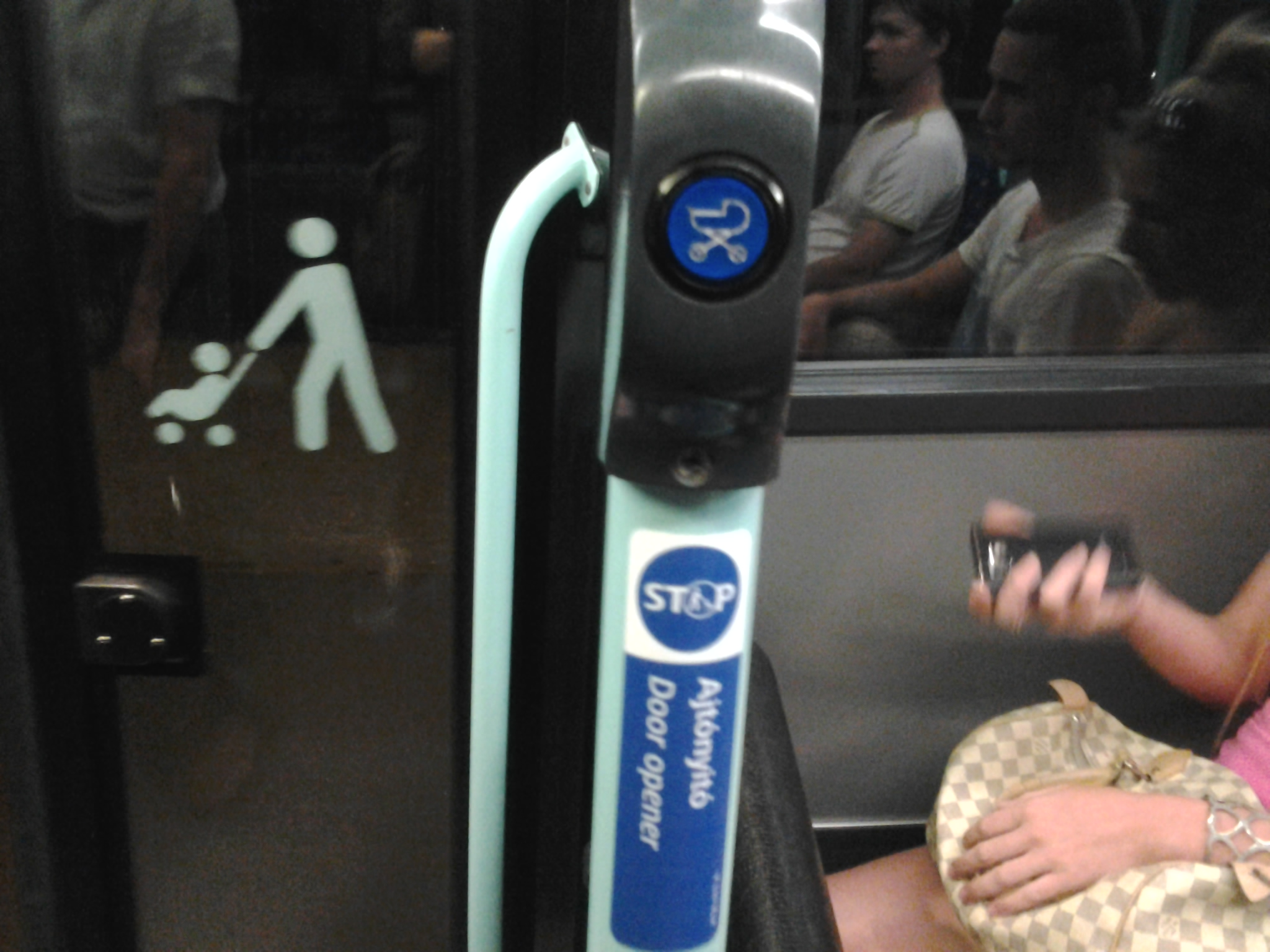 Illustration for article titled Kipróbáltuk a frissen érkezett Volvo-buszokat. Van egy-két furcsaság