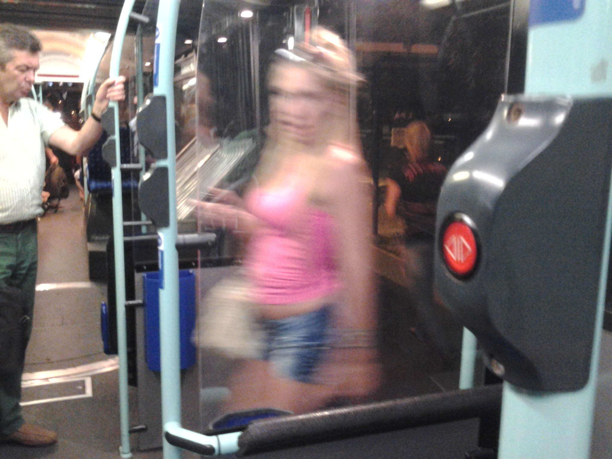 Illustration for article titled Kipróbáltuk a frissen érkezett Volvo-buszokat. Van egy-két furcsaság