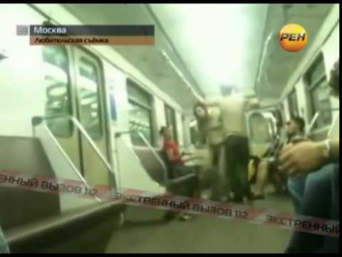 Dugtak a metrón, az utasok nem nézték jó szemmel - kitört a verekedés!