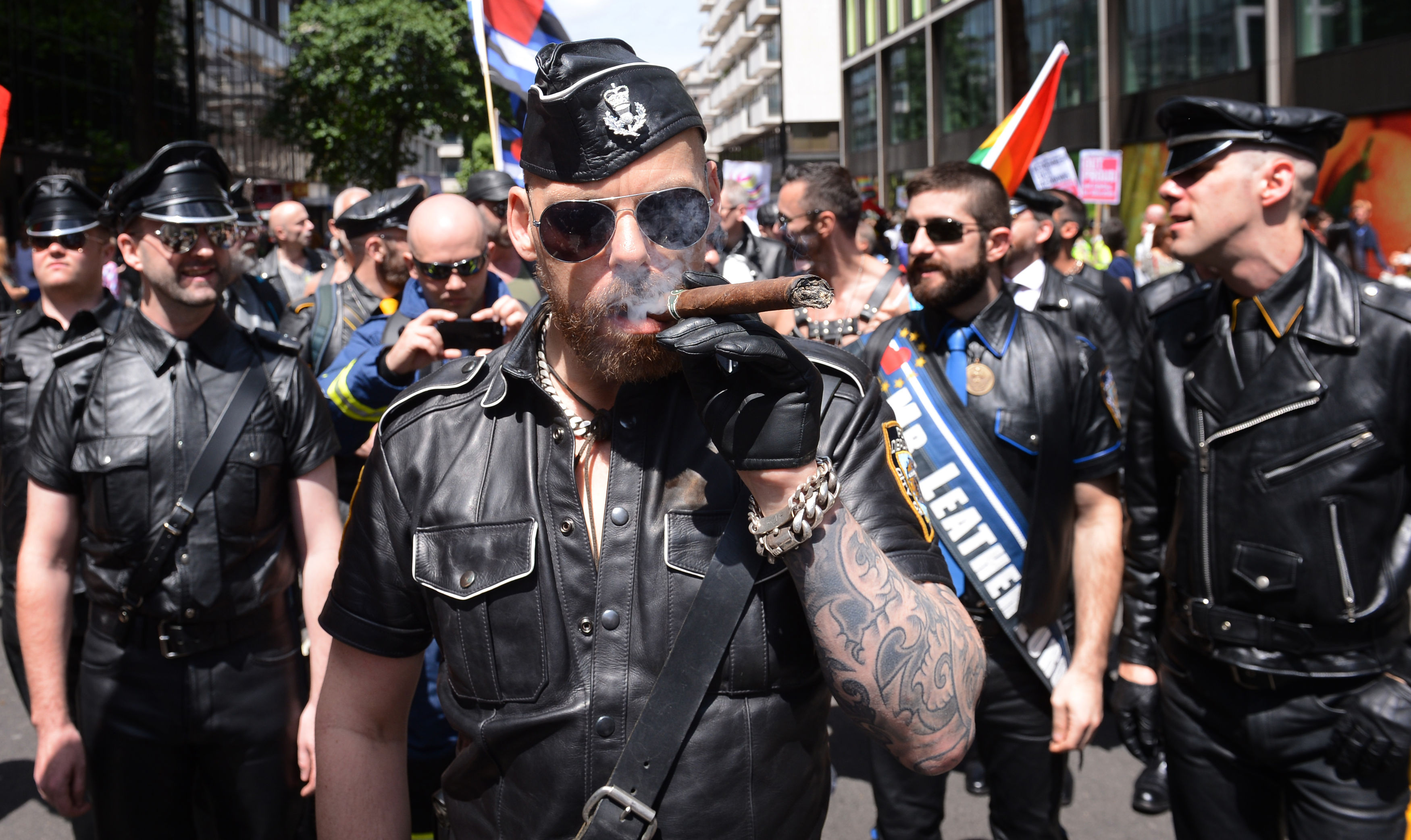 Illustration for article titled József szerint Elton John miatt van az egész! - Pride percről percre