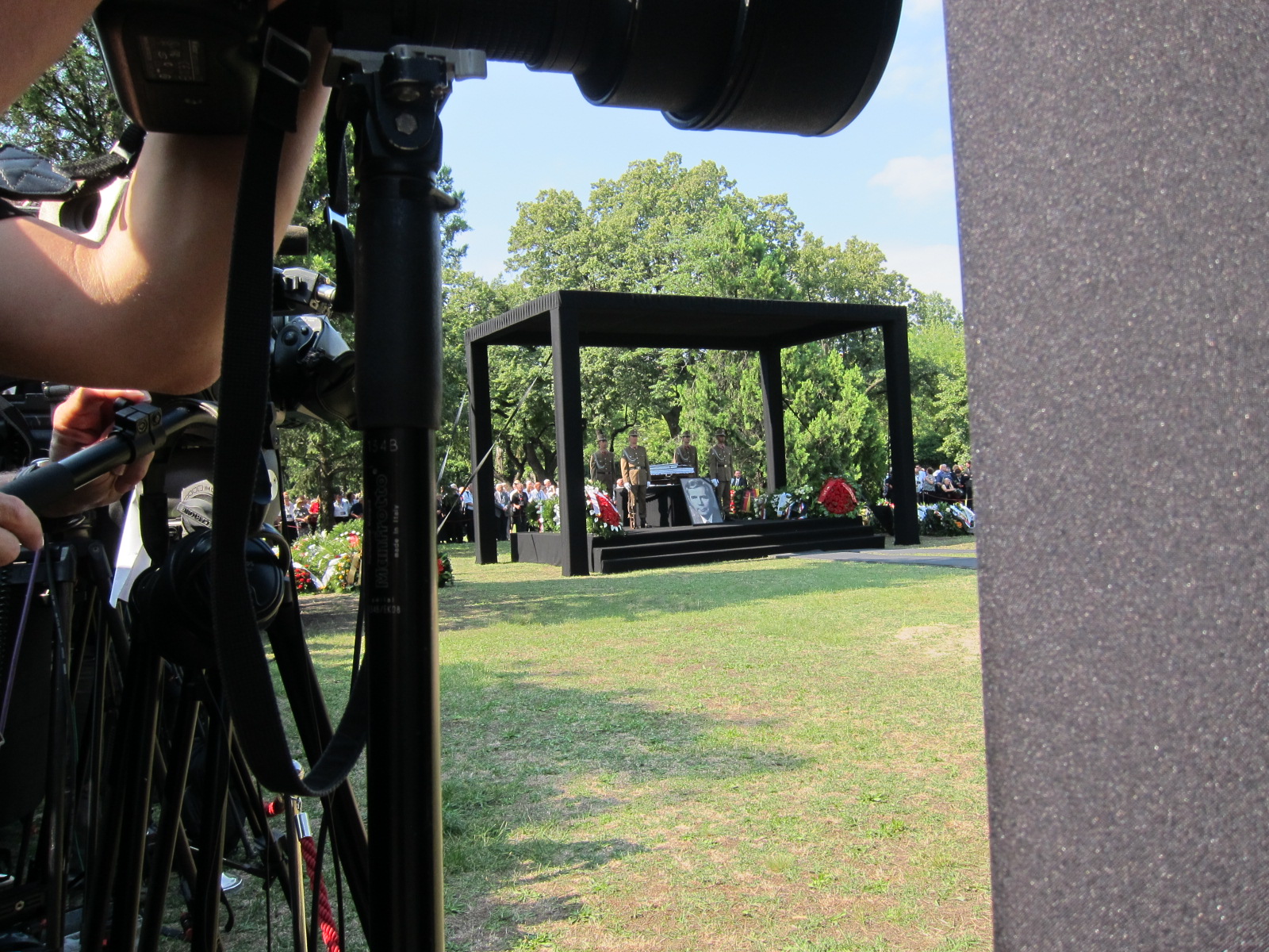 Illustration for article titled Sólyom László nem teszi zsebre, amit Horn Gyula temetésén kapott