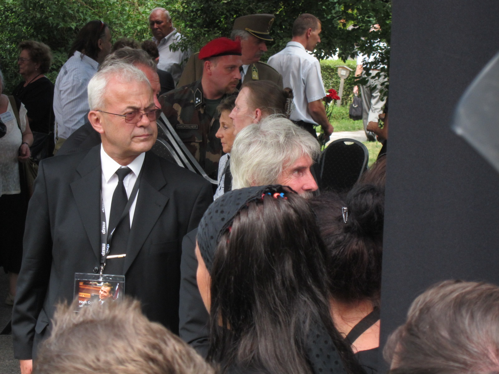 Illustration for article titled Sólyom László nem teszi zsebre, amit Horn Gyula temetésén kapott