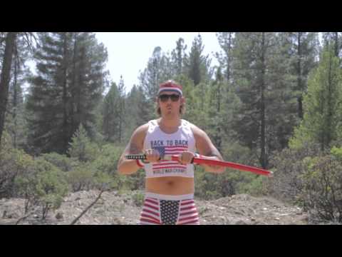 Így ne nyissunk bort: szamurájkard, motorfűrész, gázláng stb.