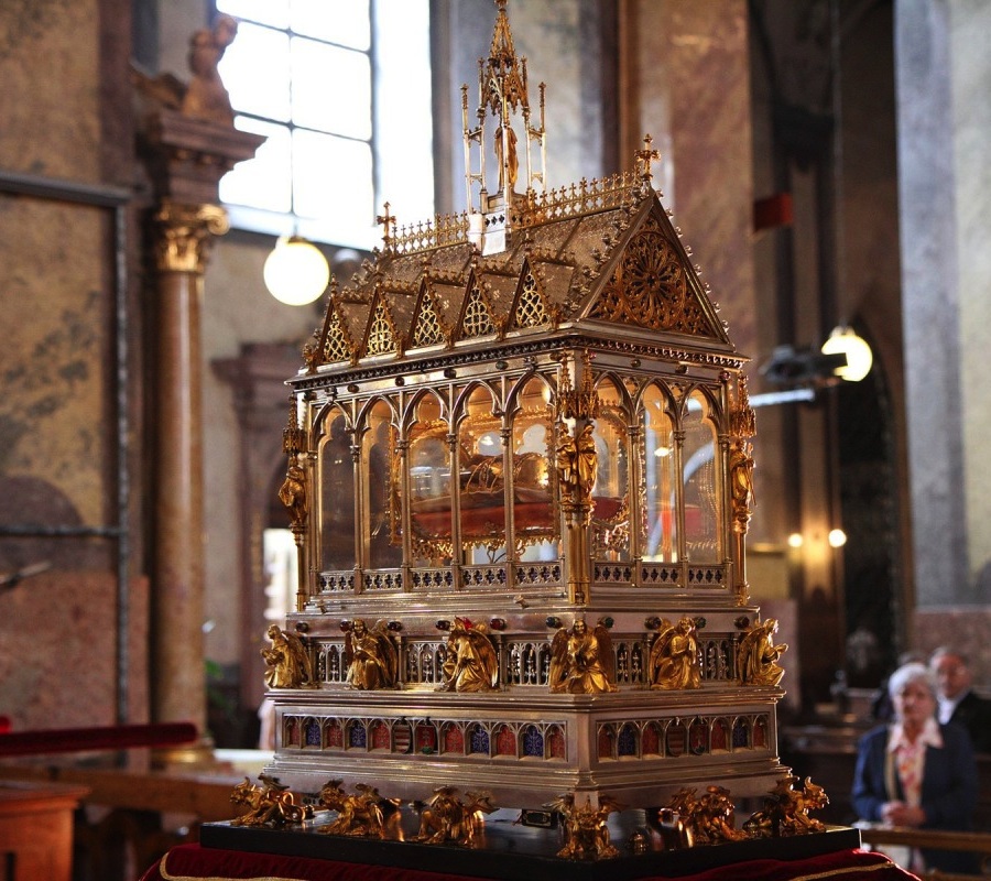 Illustration for article titled Ilyen egy 800 éves emberi nyelv - hátborzongatóan csodálatos ereklyék