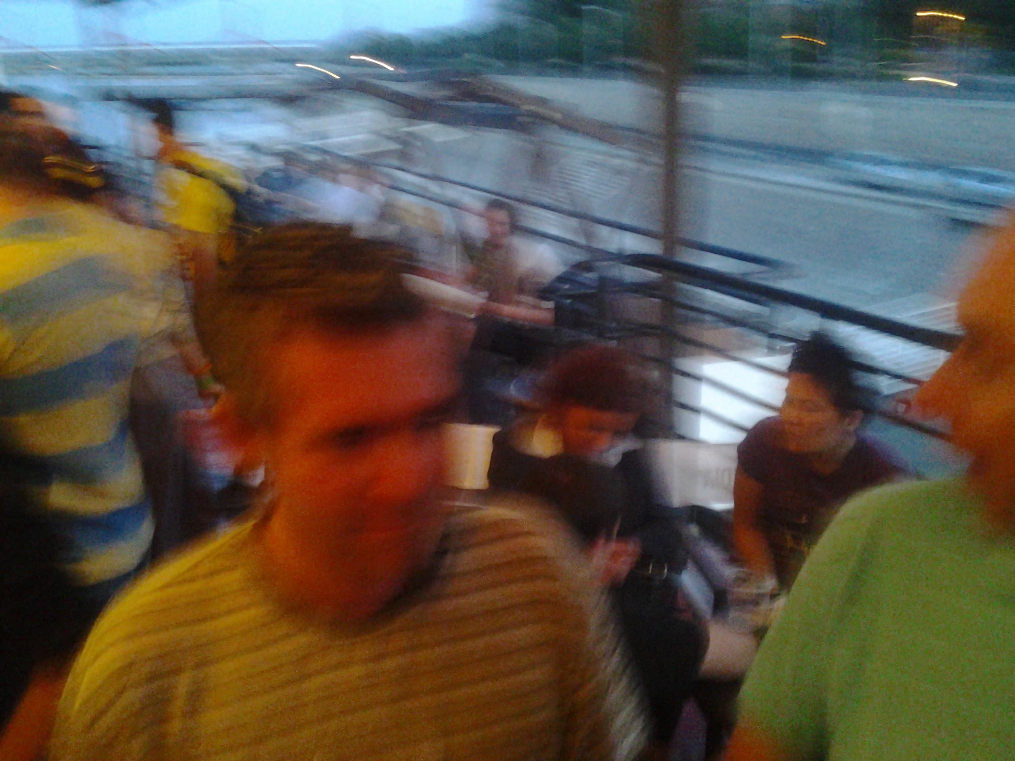 Illustration for article titled Rémes fotók Vadai Ágnesről és Budapest legfrankóbb koncertzenekaráról