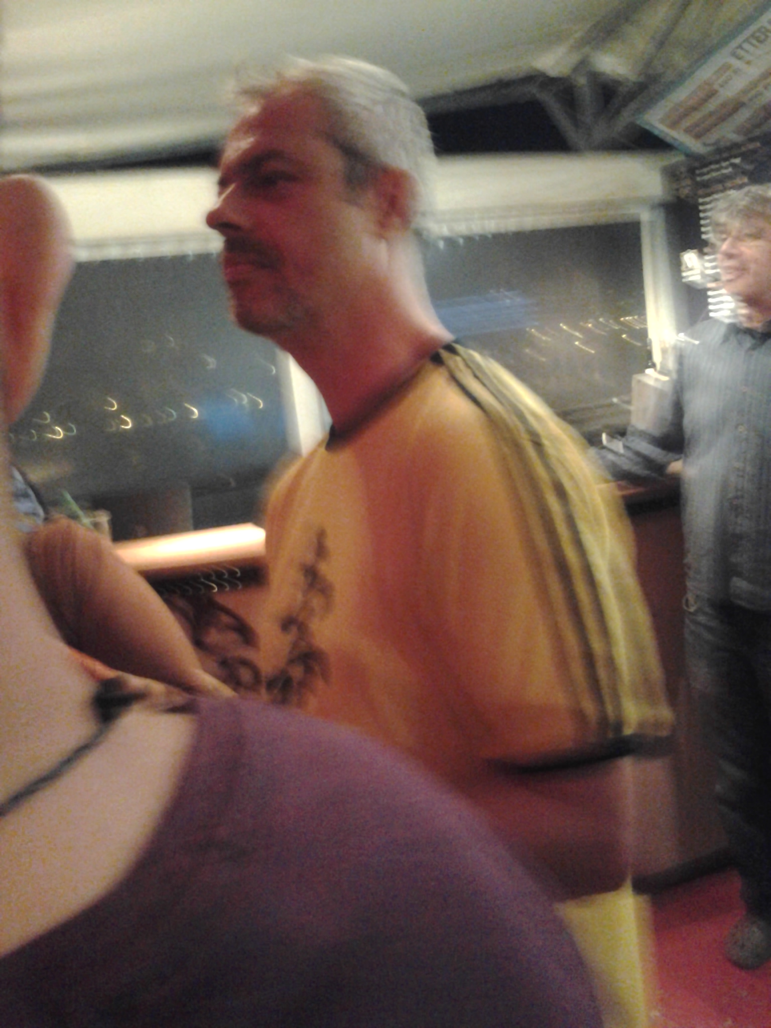 Illustration for article titled Rémes fotók Vadai Ágnesről és Budapest legfrankóbb koncertzenekaráról