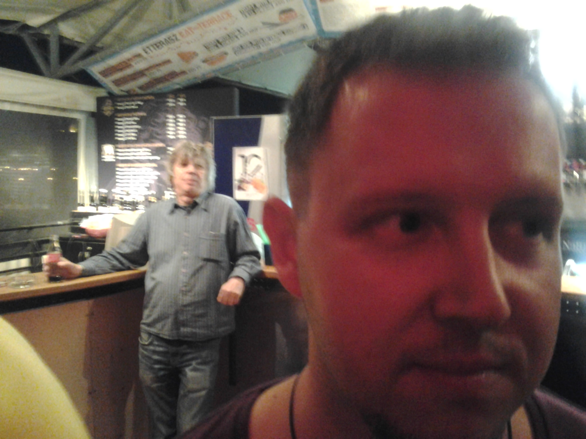 Illustration for article titled Rémes fotók Vadai Ágnesről és Budapest legfrankóbb koncertzenekaráról