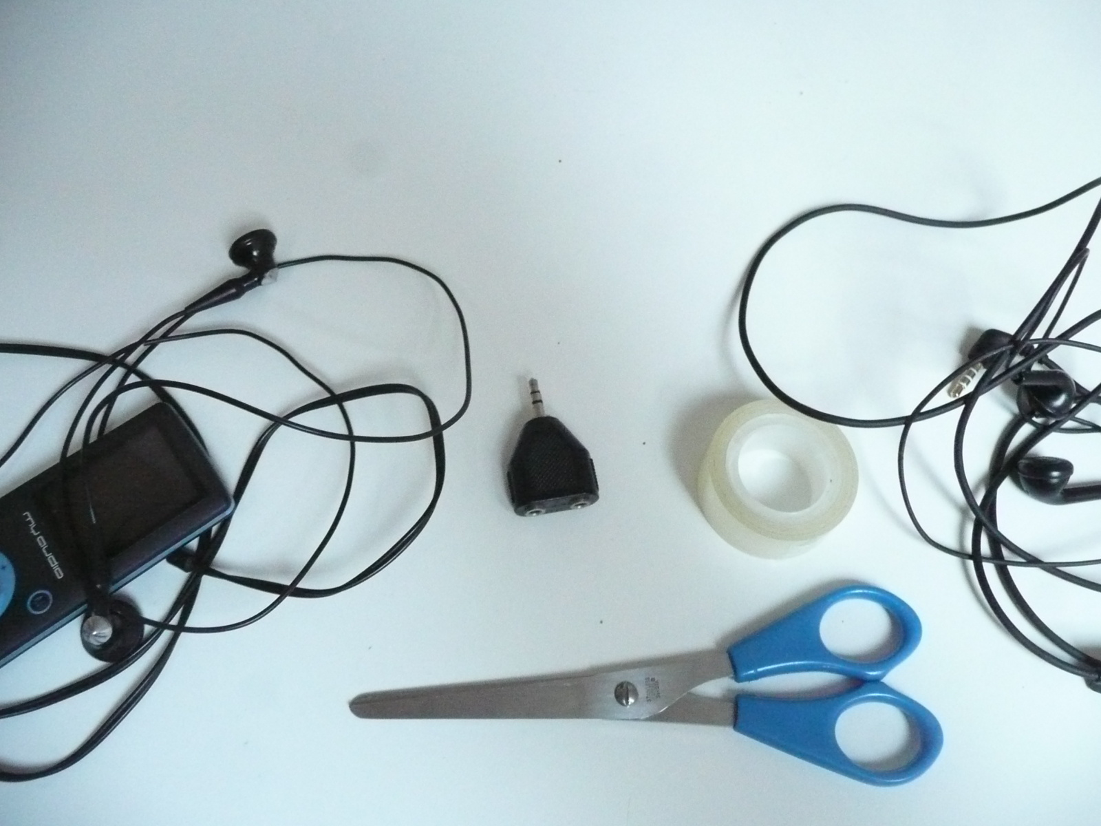 Illustration for article titled Mit csináljak, ha elromlott a fülhallgatóm?!