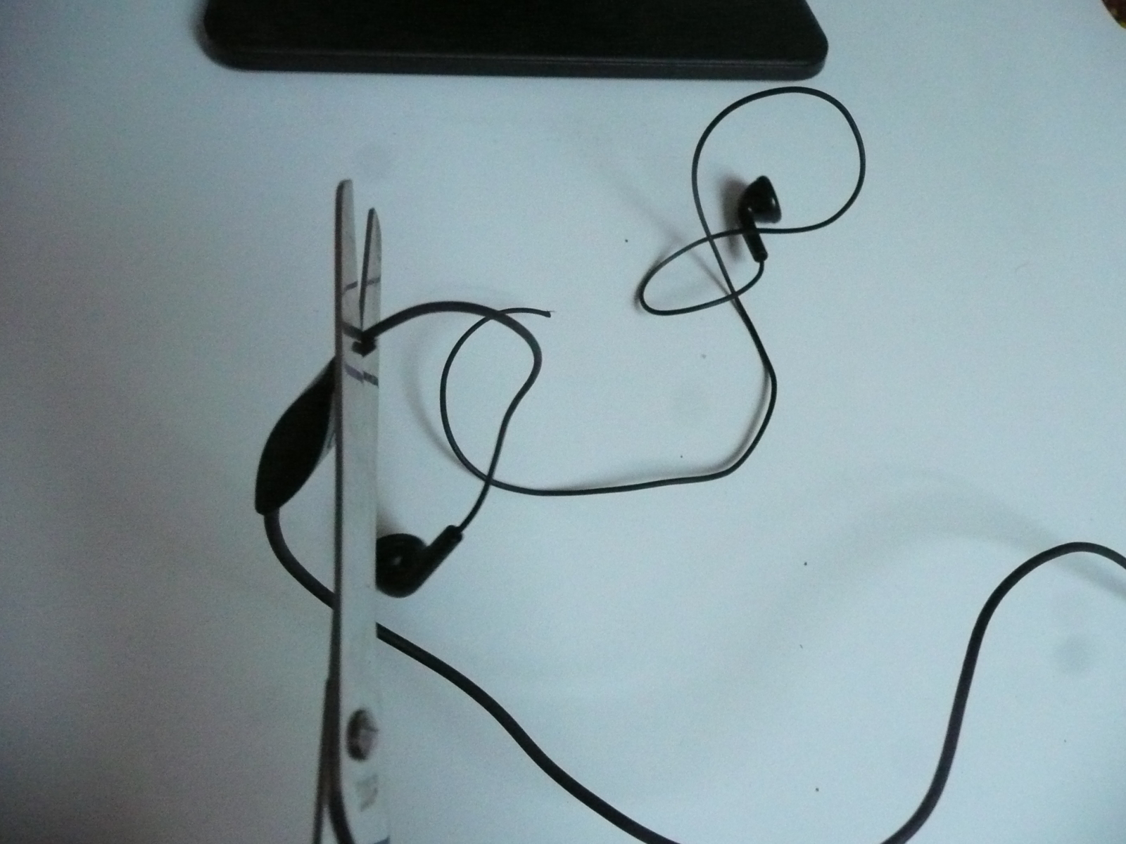 Illustration for article titled Mit csináljak, ha elromlott a fülhallgatóm?!