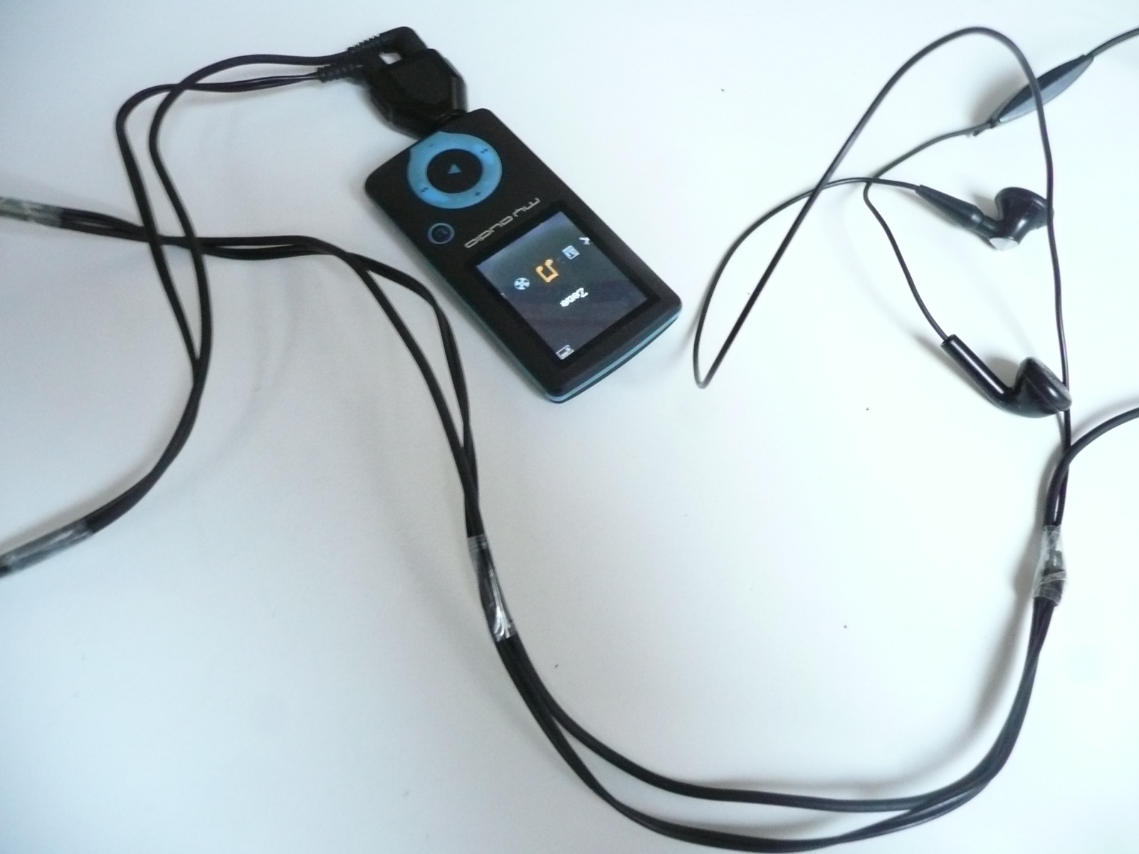 Illustration for article titled Mit csináljak, ha elromlott a fülhallgatóm?!