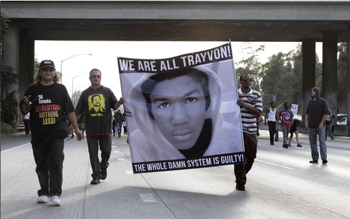 Illustration for article titled 17 évesen kapucniban = halál