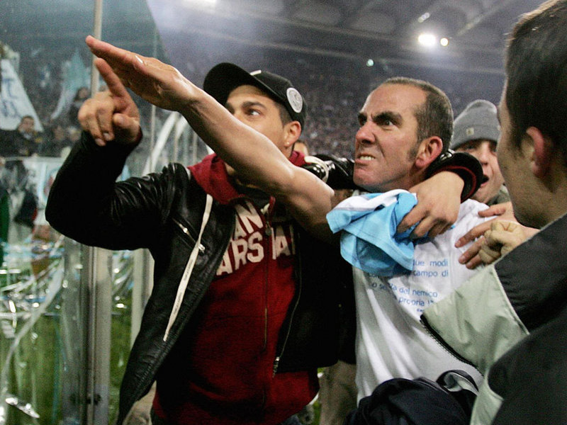 Miért lett fasisztakék az MTK új címere?